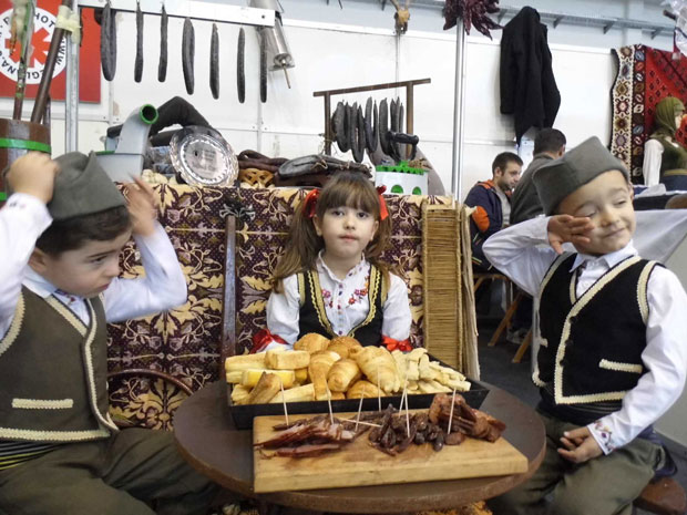 Пирот: Туристе “маме” преко стомака